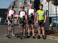 Die Adler Jugend mit Herbert Grothe vor der Abfahrt thumb_ostertraining2011